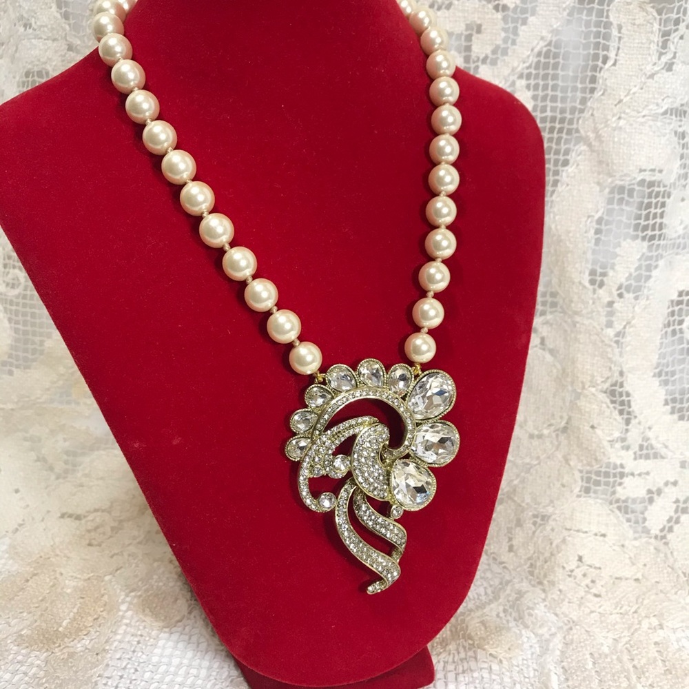 SOLD Heidi Daus *Night at Opera* Beaded Necklace, Clear